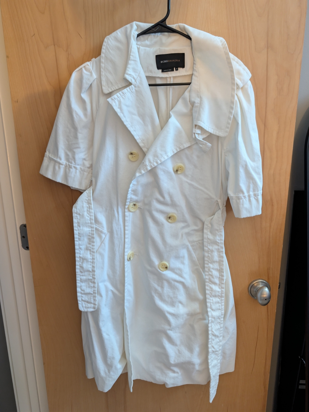 BCBGMaxAzria White Short-Sleeve Double-Breasted Trench